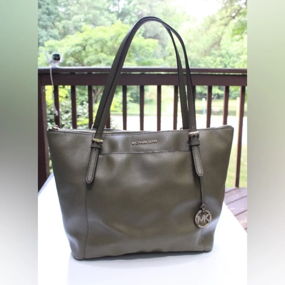 Michael Kors jet set tote bag